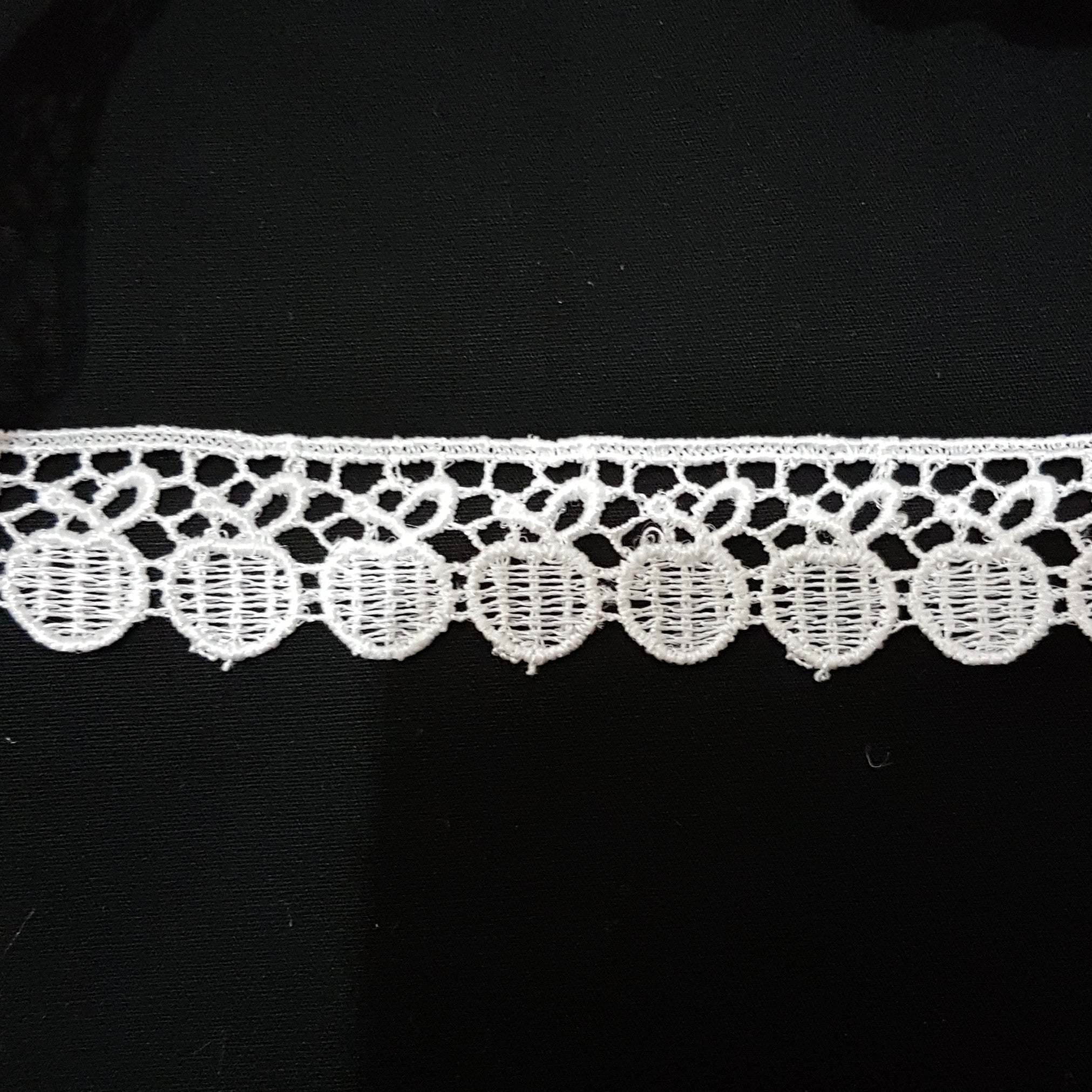 20mm Apples White Guipure Lace Trim - by the metre - Vera Fabrics