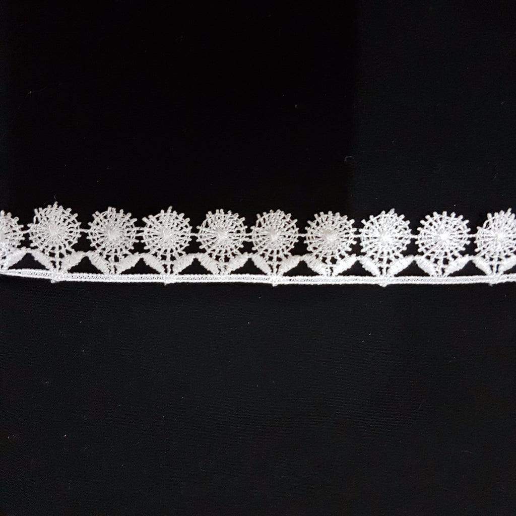 18mm Garden Flowers White Guipure Lace Trim - by the metre - Vera Fabrics